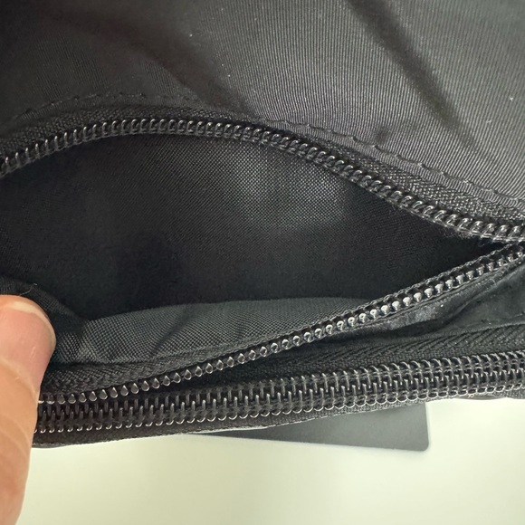 Reebok Black Nylon Sling Bag / Backpack NWT - Picture 3 of 10